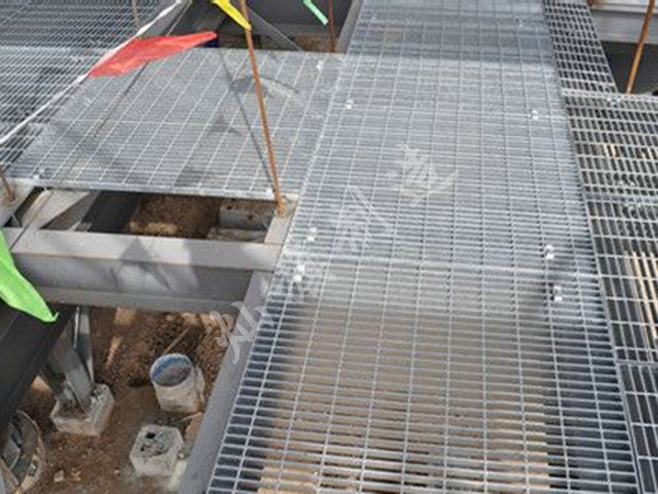 平臺(tái)鋼格柵圖片3